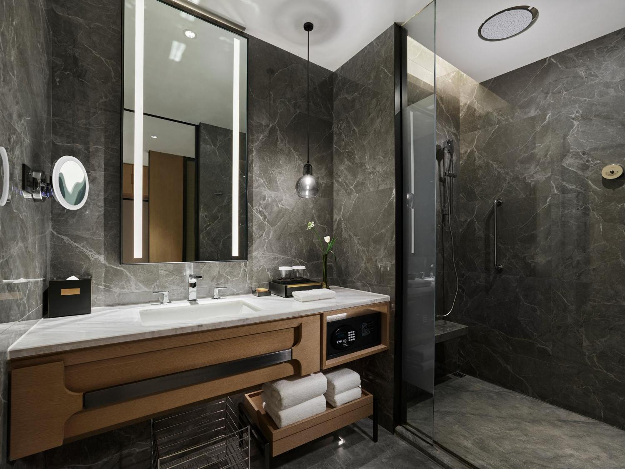 Doubletree By Hilton Chengdu Riverside - Close To Panda Base And Chengdu East Railway ภายนอก รูปภาพ