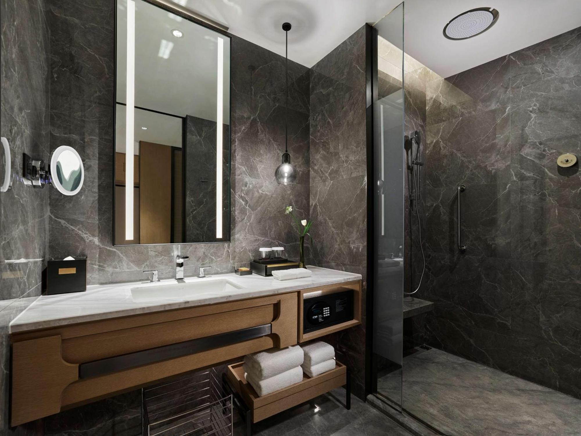 Doubletree By Hilton Chengdu Riverside - Close To Panda Base And Chengdu East Railway ภายนอก รูปภาพ